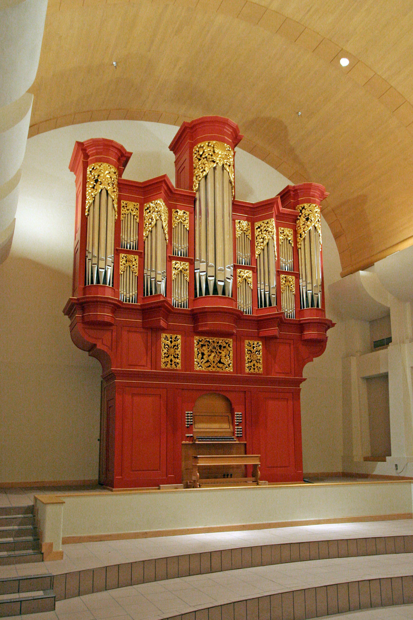 Red organ with gold pipes
